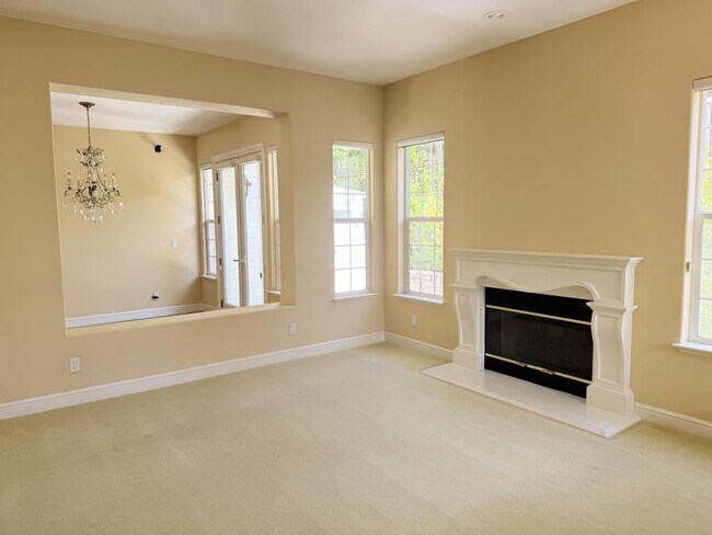 Building Photo - 128 Regent Dr