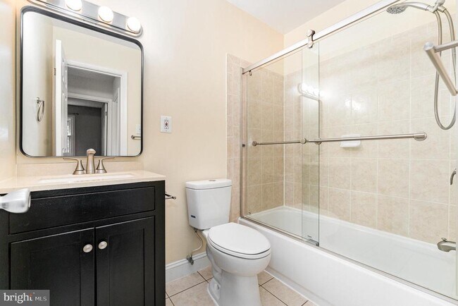 Building Photo - 2168 Mayflower Dr