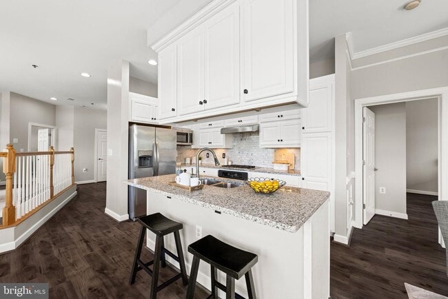 Building Photo - 810 Belmont Bay Dr