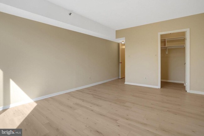 Building Photo - 3713 S George Mason Dr