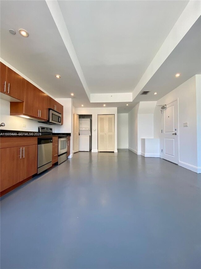 Building Photo - 111 E Flagler St