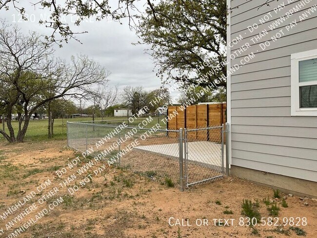 Building Photo - MOVE IN SPECIAL!! FIRST TIME RENTAL! Beaut...