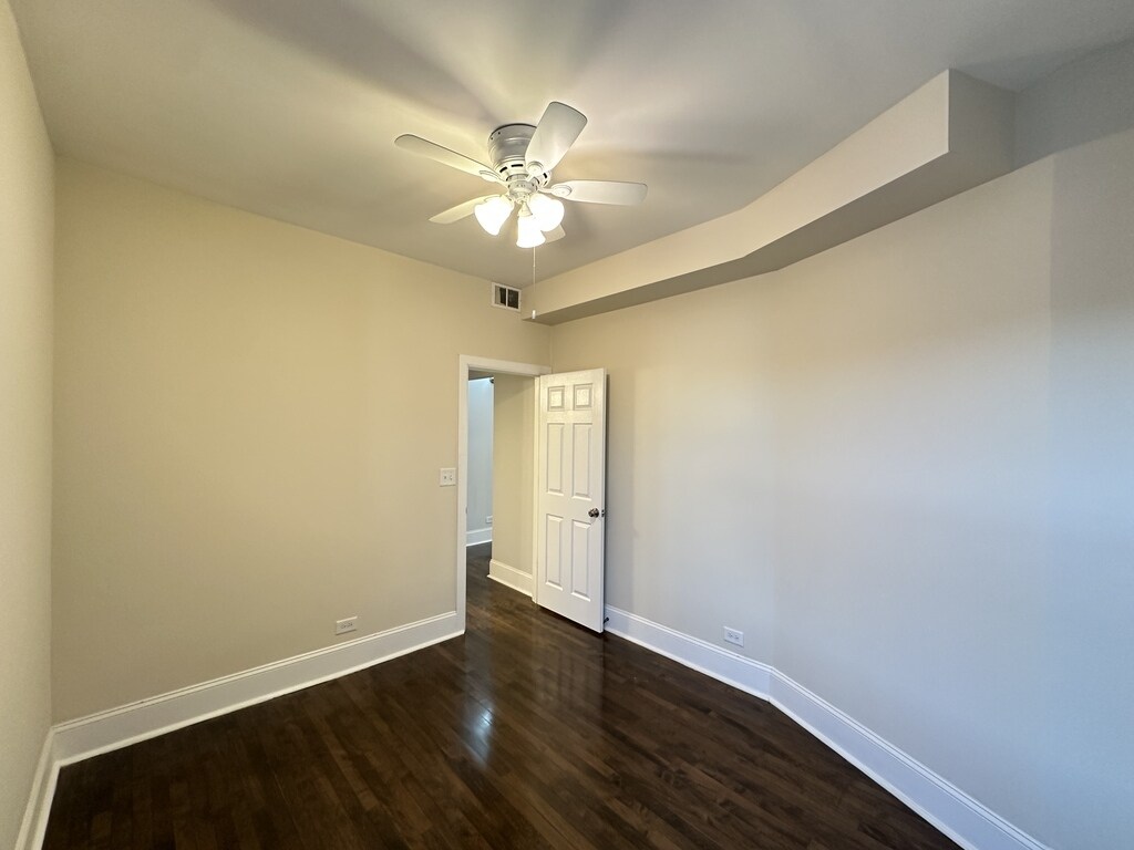 Building Photo - 3151 W Belle Plaine Ave