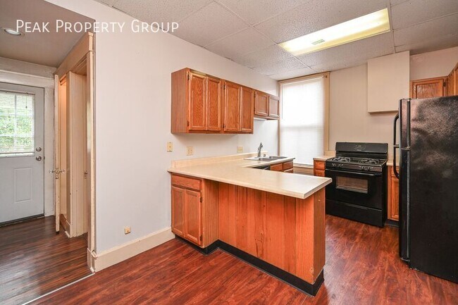 Building Photo - 32 E Hollister St