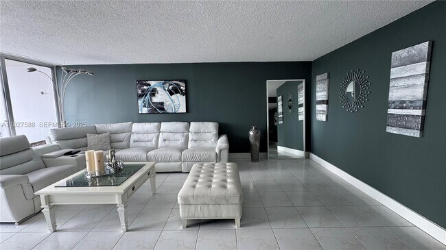 Building Photo - 18071 Biscayne Blvd