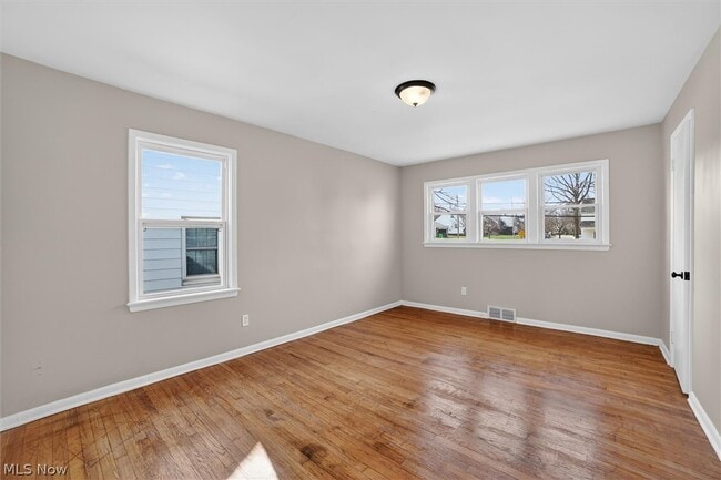 Building Photo - 1851 Beverly Hills Dr