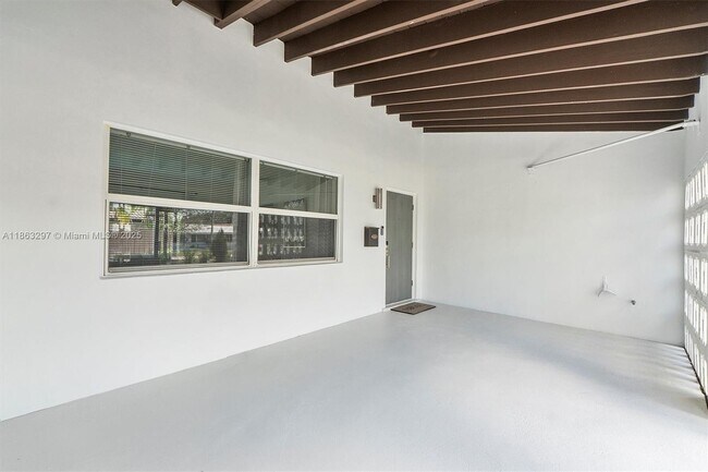 Building Photo - 5800 NE 18th Ave