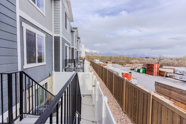 Building Photo - 3569 Grassland Dr