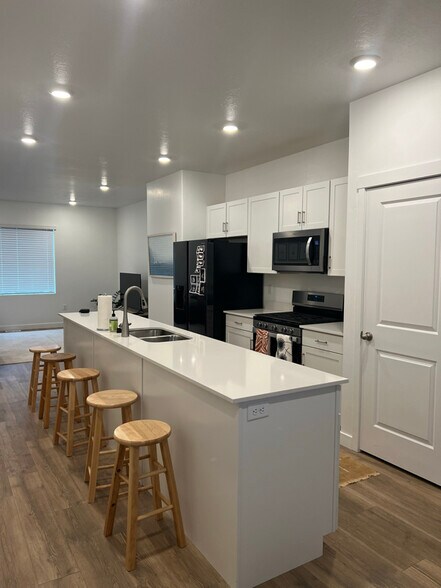 Building Photo - 324 S 1150 W