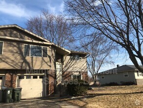 Building Photo - Montana Avenue (2220-2222) - 2220
