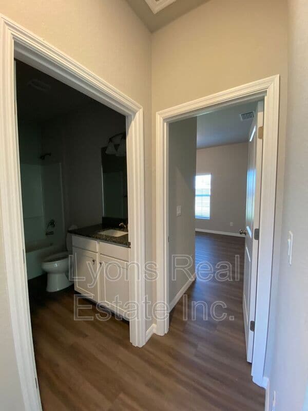 Building Photo - 2497 Cortland Ave