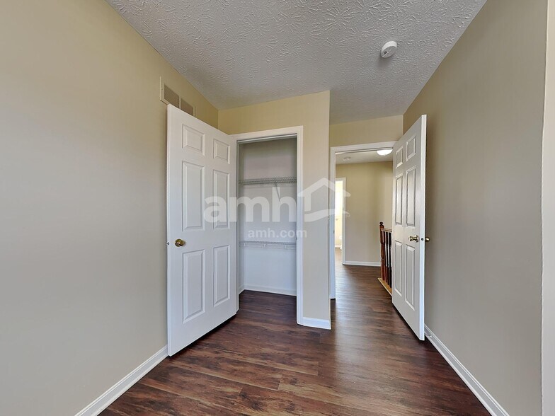 Building Photo - 1813 Bell Tower Cir