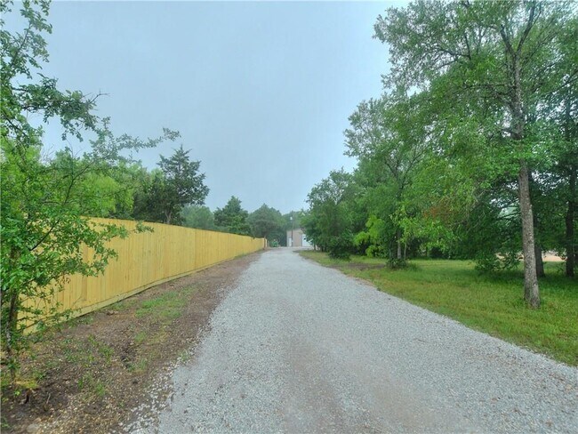 Building Photo - 208 Sendero Cove