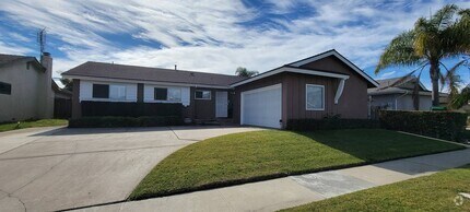 Building Photo - Lovely 4 Bedroom home in UTC  with large b...