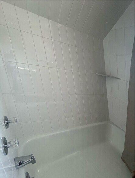 Building Photo - 226 Crane St