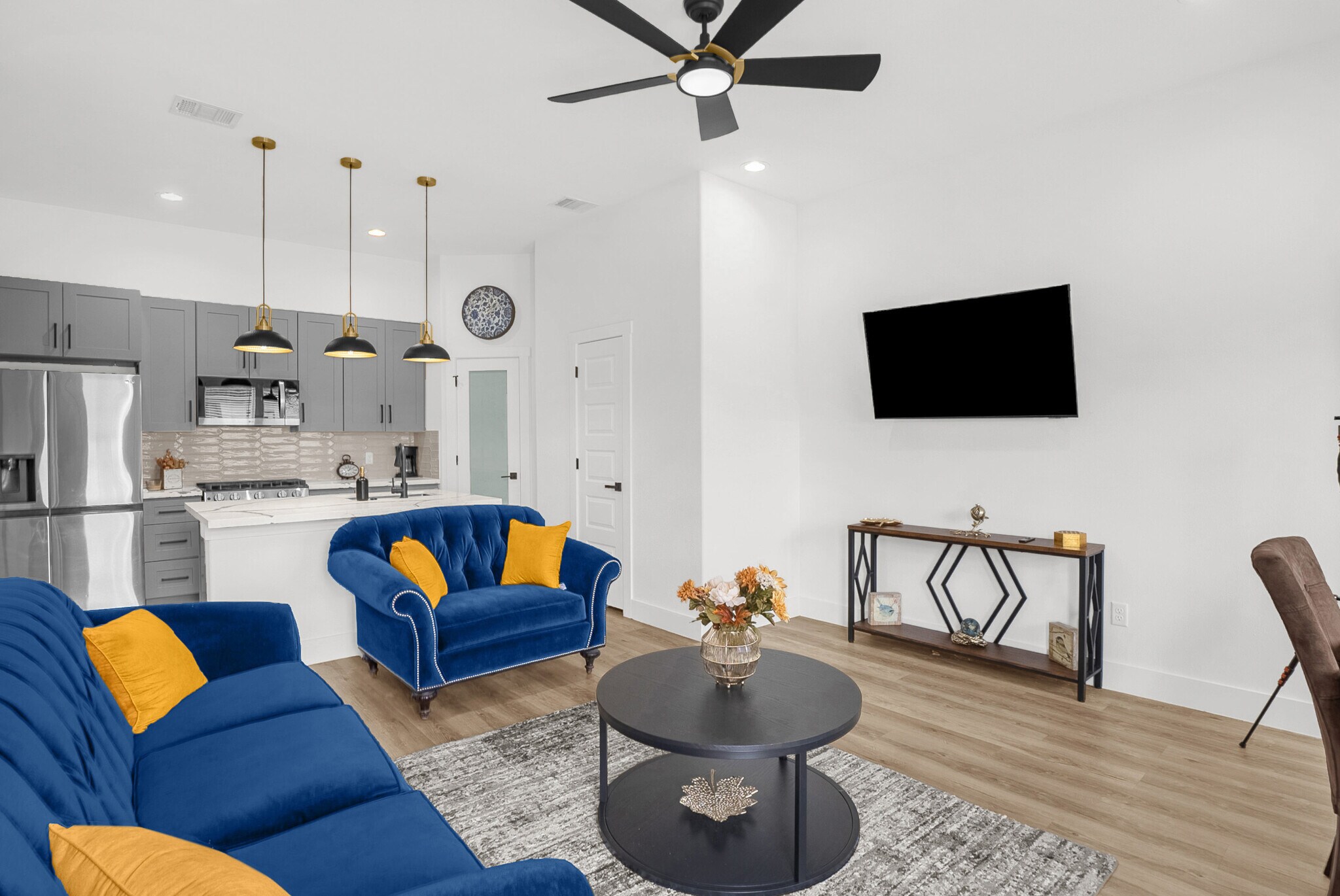 Living Room - 4321 McKinley St