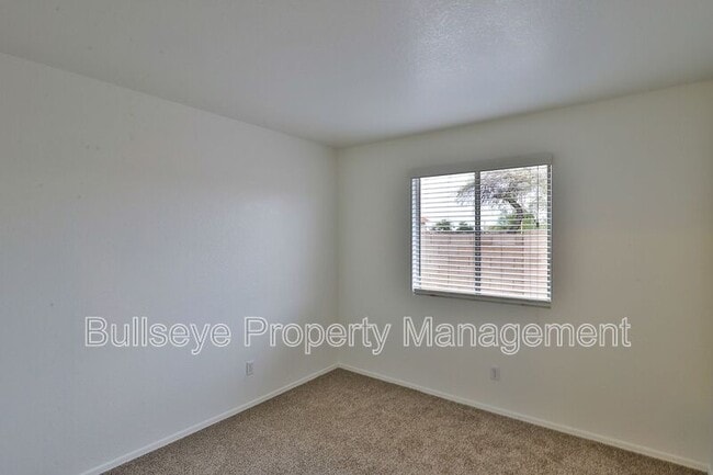 Building Photo - 1697 N La Fresa Dr