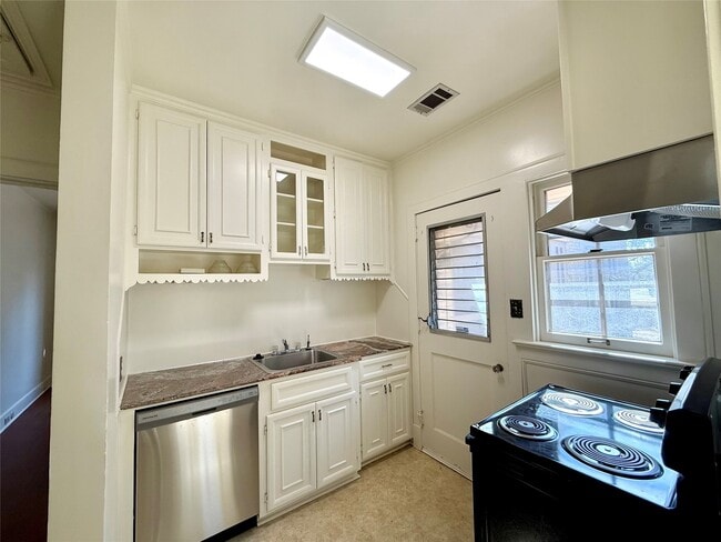 Building Photo - 101 S Brewer St