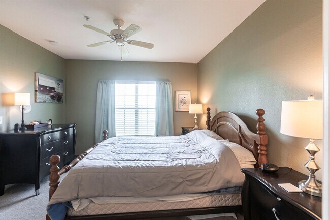 Building Photo - AMAZING CONDO IN WATERSIDE CLUB