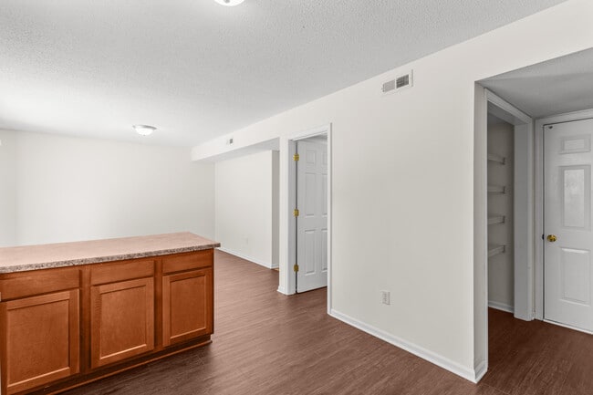 Building Photo - 202 Nikki Way