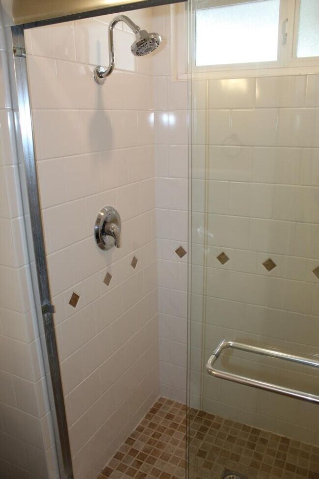 Building Photo - 4Bed/2Bath Remodeled Home in Carlsbad with a Pool~ Trieste