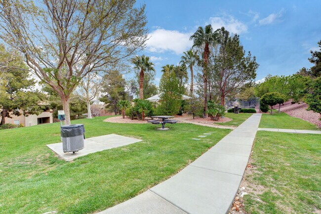 Building Photo - Ground Floor 2BD/2BA Condo in Gated Henderson Community – Resort-Style Amenities!