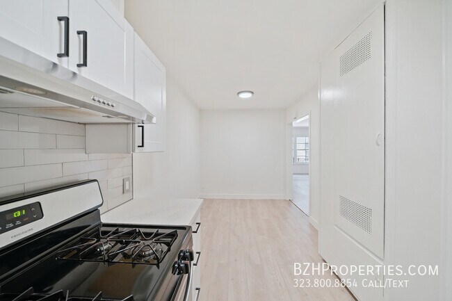 Building Photo - 1136 S Sherbourne Dr