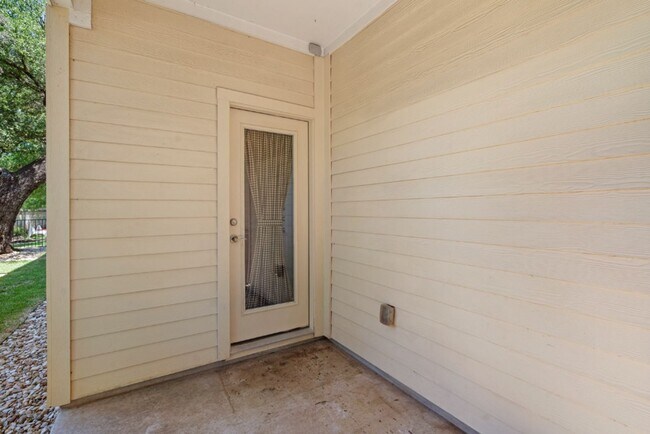 Building Photo - 11229 Avery Station Loop