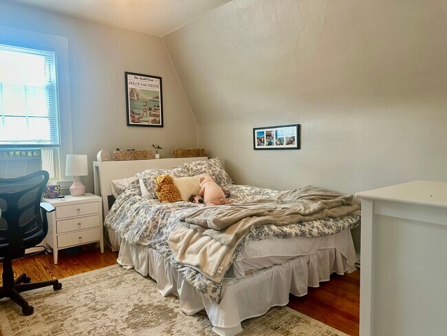 Building Photo - 135-137 Nonantum Unit 1