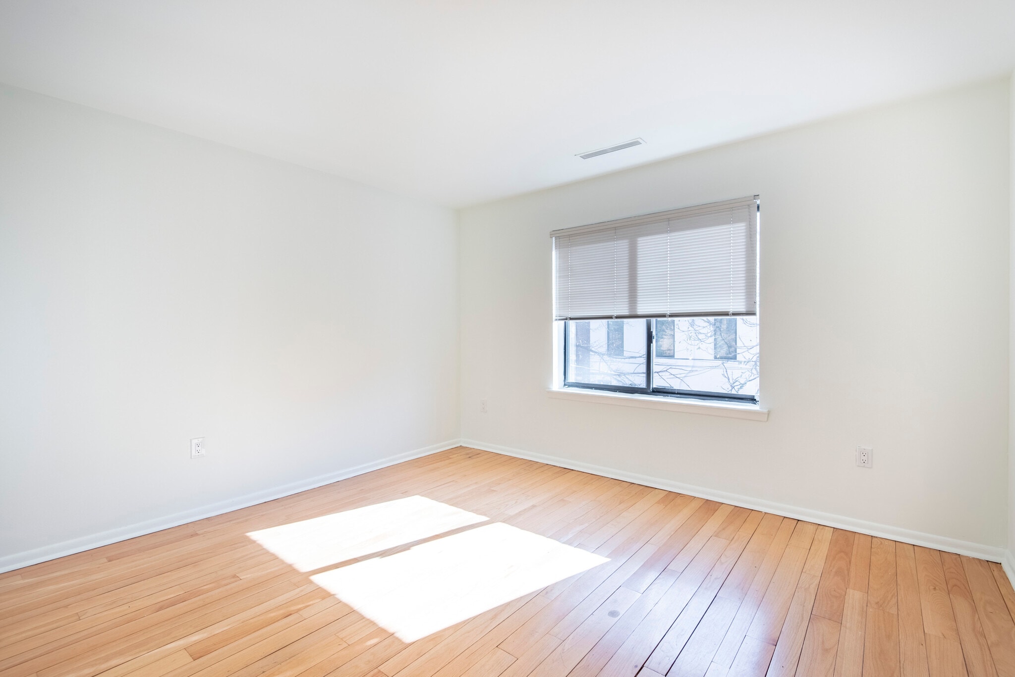 Building Photo - 327 Monroe St