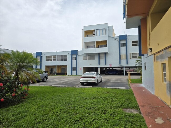 Building Photo - 1555 W 44th Pl