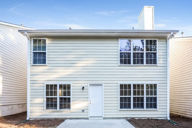 Building Photo - 9525 Lakeview Rd