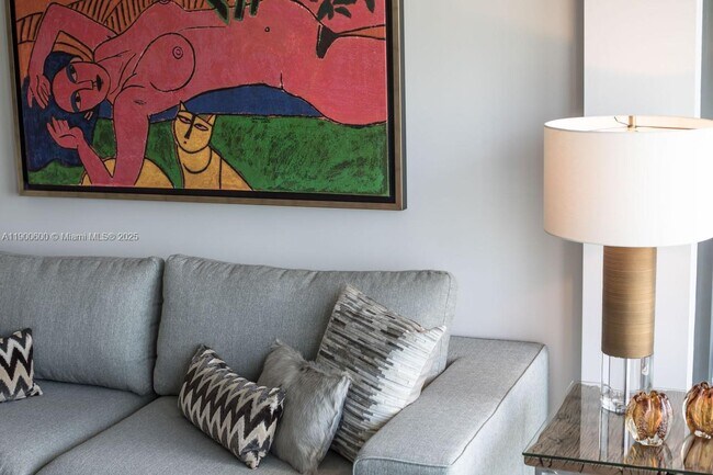 Building Photo - 68 SE 6th St