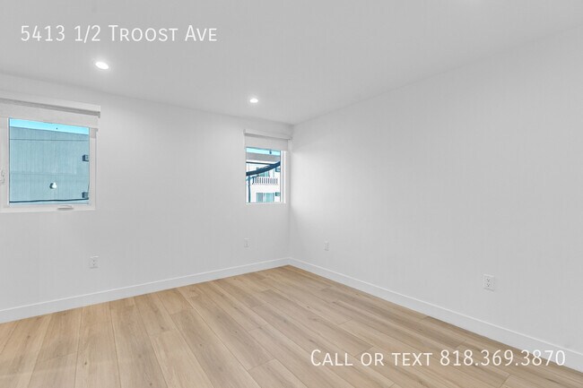 Building Photo - 5413 1/2 Troost Ave-