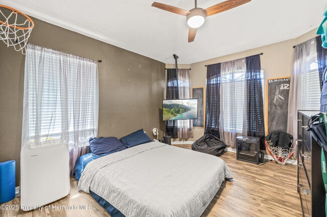 Building Photo - 4052 Montano Ave