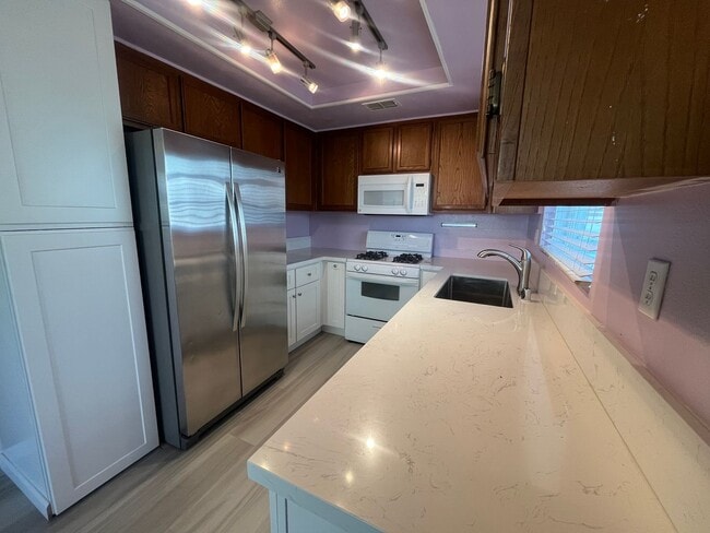 Building Photo - Amazing 2 Bed/3 Bath home in Chino!