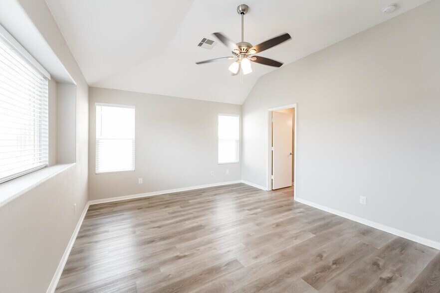 Building Photo - 9816 Lace Flower Way