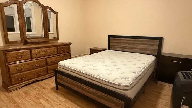 Building Photo - 678 S Dakota St