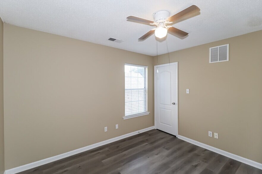 Building Photo - 1033 Cordova Ridge Pl
