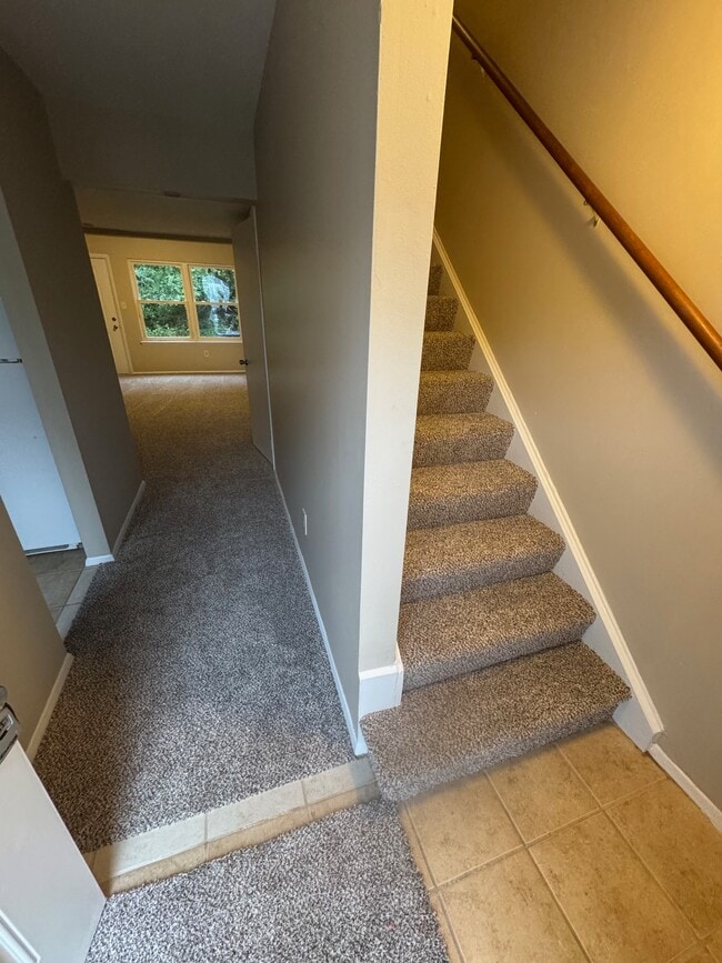 Building Photo - 4666 Greenwood Dr