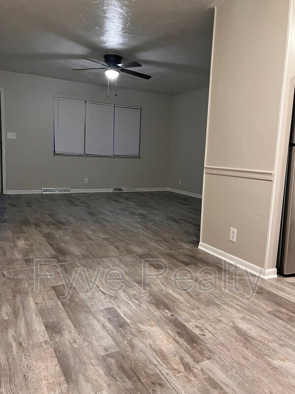 Building Photo - 1329 Barcelona Dr