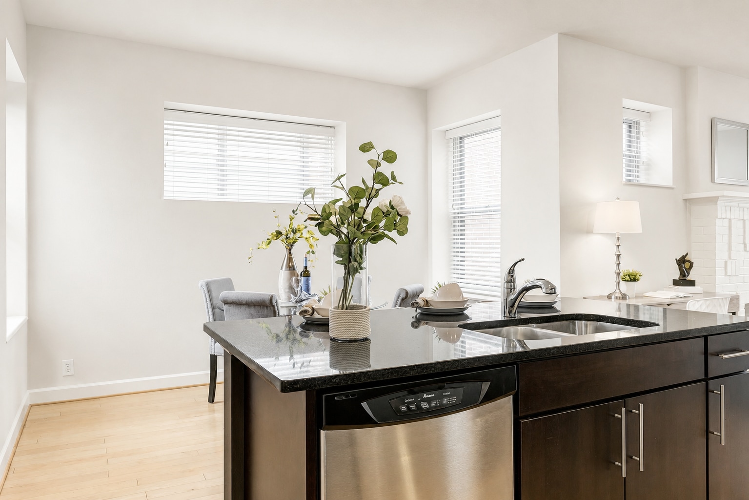 Dining - 5631 Pershing Ave