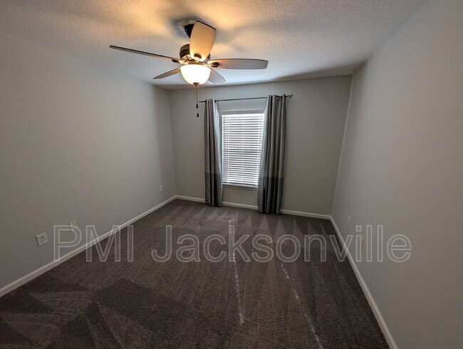 Building Photo - 1048 N Black Cherry Dr