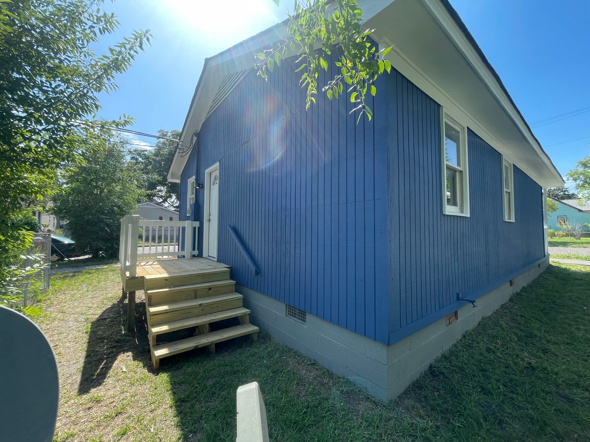 Building Photo - 521 Swann St