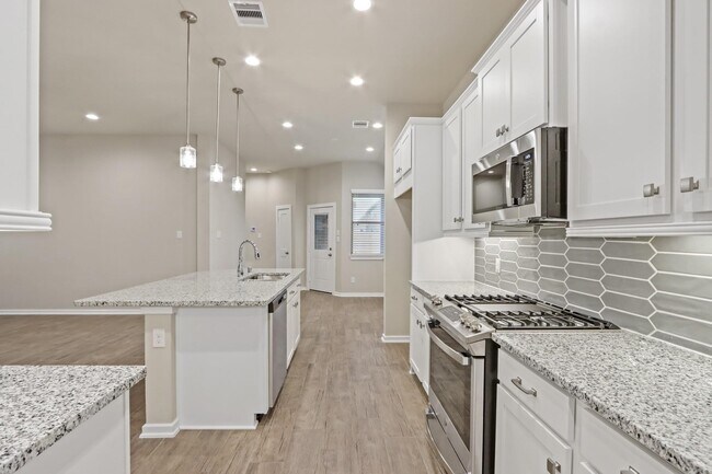 Building Photo - 7011 Golden Groundsel Dr