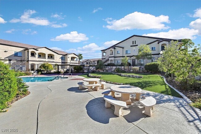 Building Photo - 2291 W Horizon Ridge Pkwy