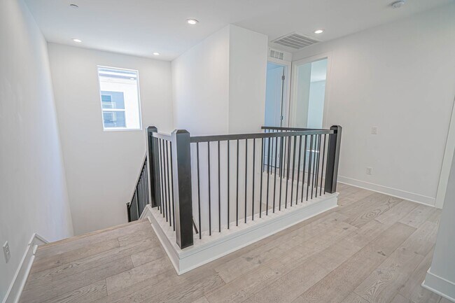 Building Photo - 28519 Moyer Ln