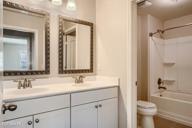 Building Photo - 4 br, 2.5 bath House - 6410 Country Lake R...