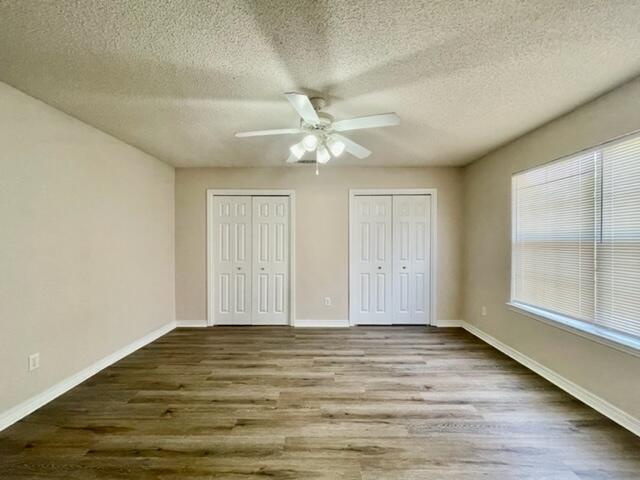 Building Photo - 925 Village Ln