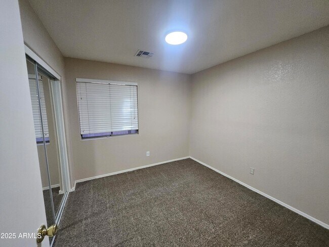 Building Photo - 842 E Impreria St